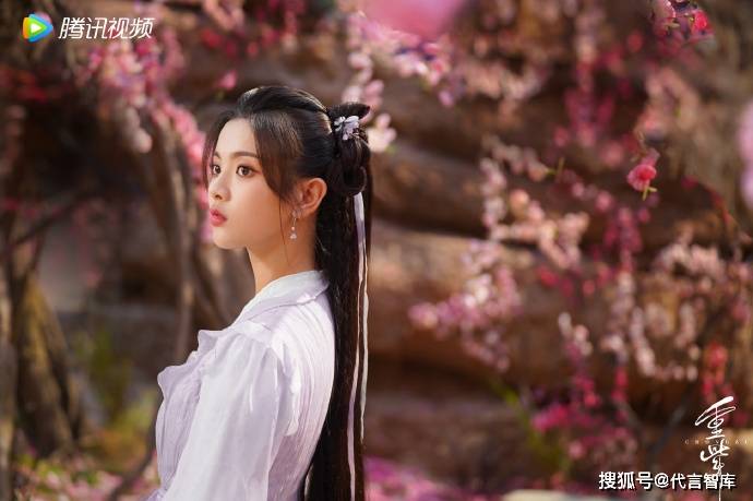 杨超越新剧《重紫》洛音凡和重紫双向奔赴