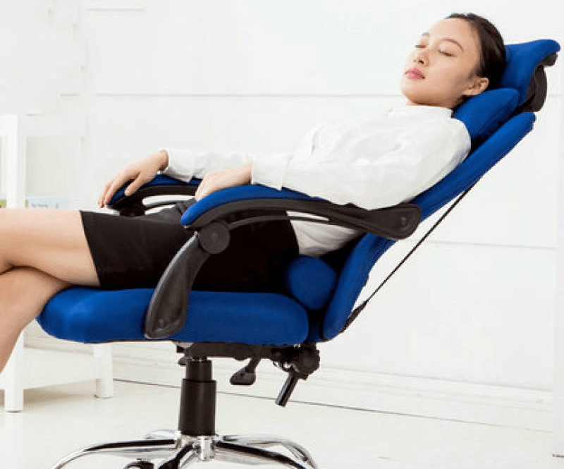 3,后仰着睡坐着斜侧趴着睡又或是撑着头睡,就会使得颈椎,胸椎以及腰椎