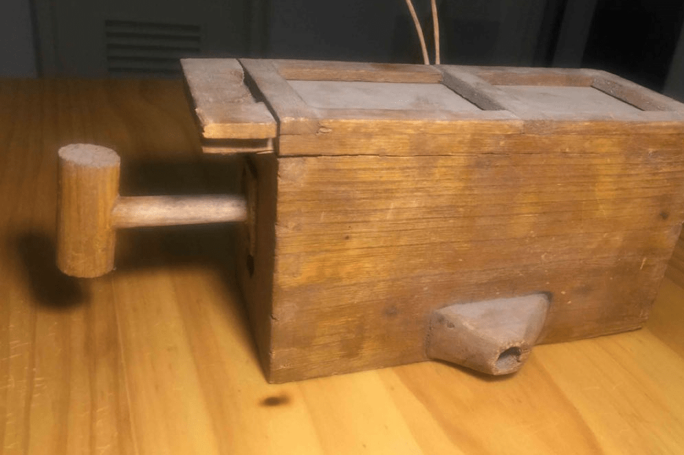 天地之间,其犹橐龠乎!橐龠,读陀月,是风箱,就是那种催火的物件.