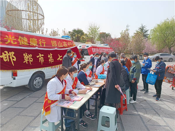 邯山区卫健局开展“星光健康行邯山在行动 关爱老年人健康”公益活动 (图5)