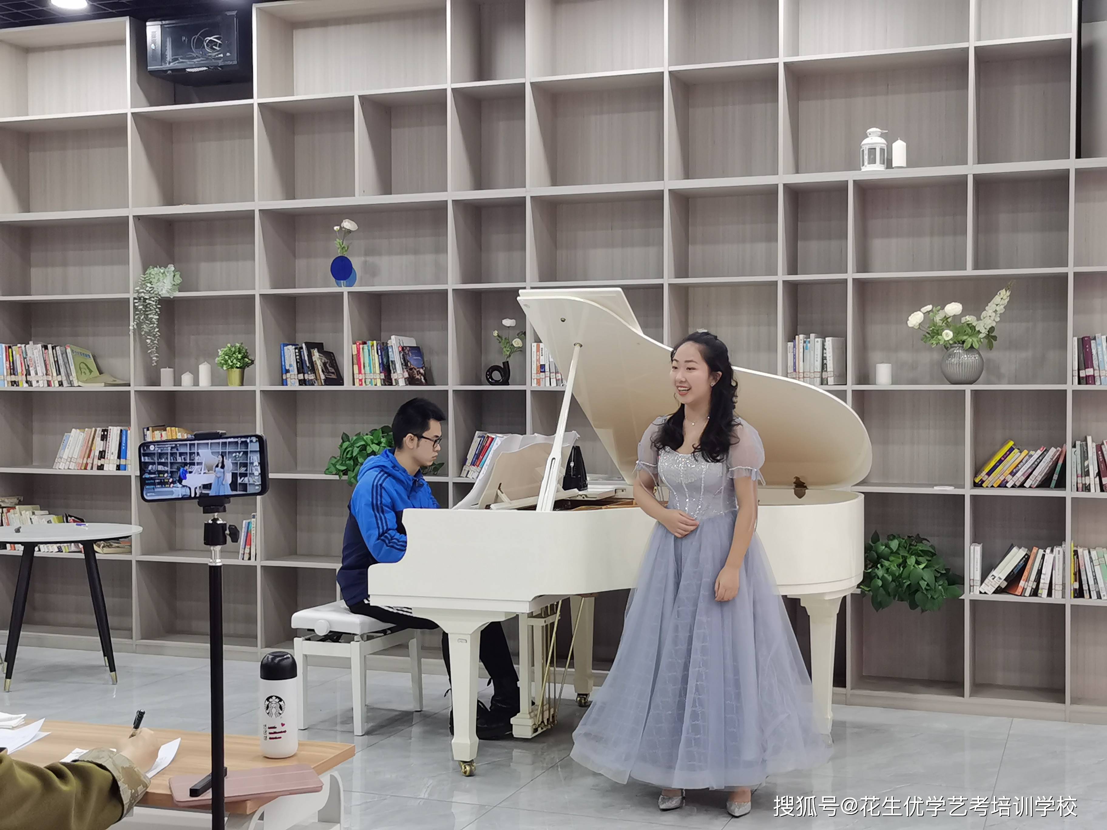 艺考暑假培训要多少钱_高中音乐艺考花费_音乐艺考培训费用