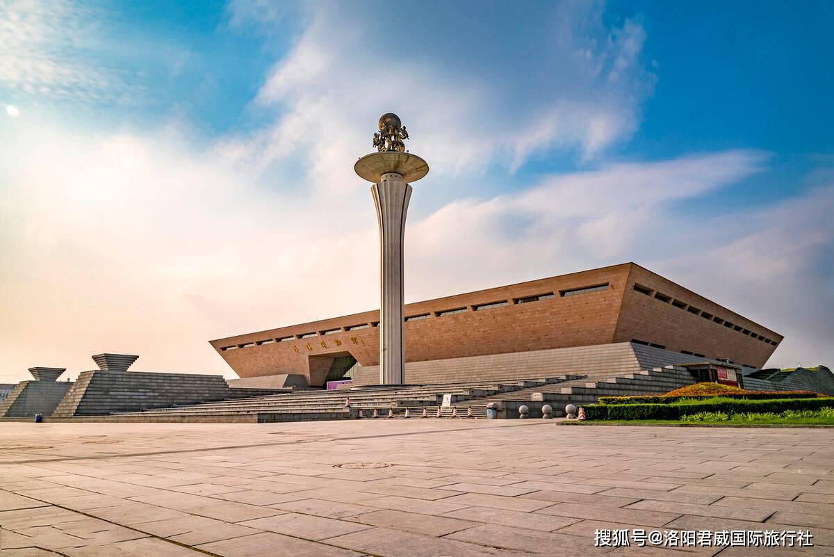 洛阳玩可以去哪些地方旅游？洛阳龙门石窟老君山旅游攻略，错过后悔(洛阳旅游景点大全景点排名榜老君山)