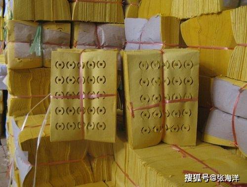 清明祭祖时,烧纸有很多讲究,千万别犯忌