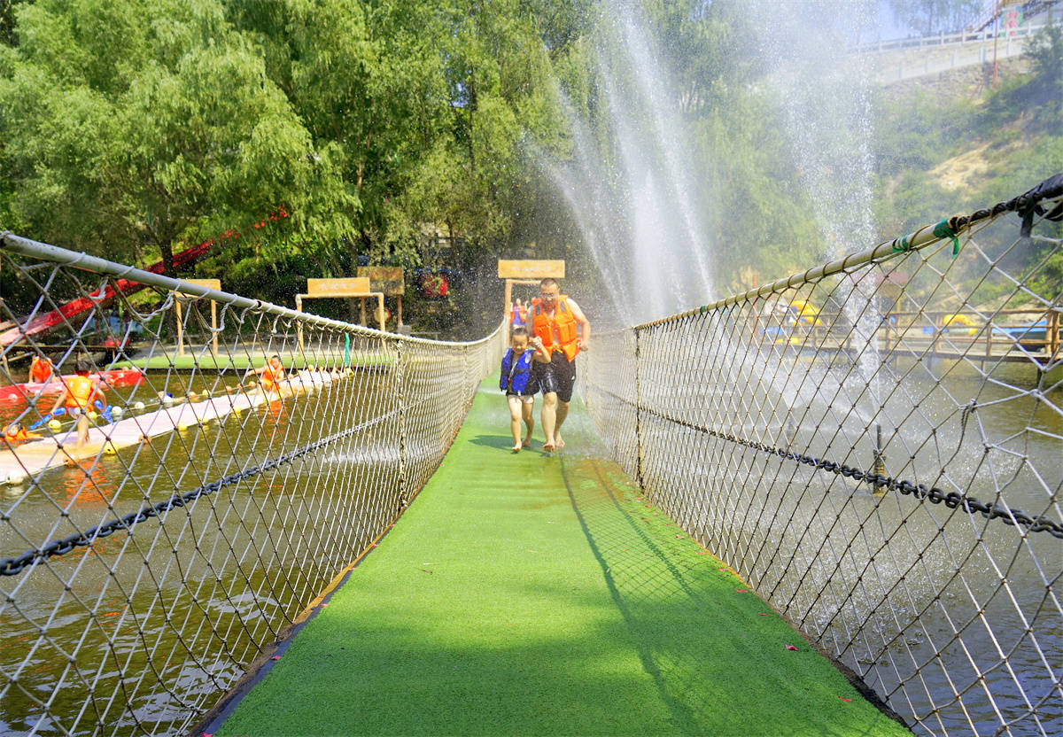 带娃畅游清凉谷,体验高山流水的乐趣_玻璃_娃儿_景区