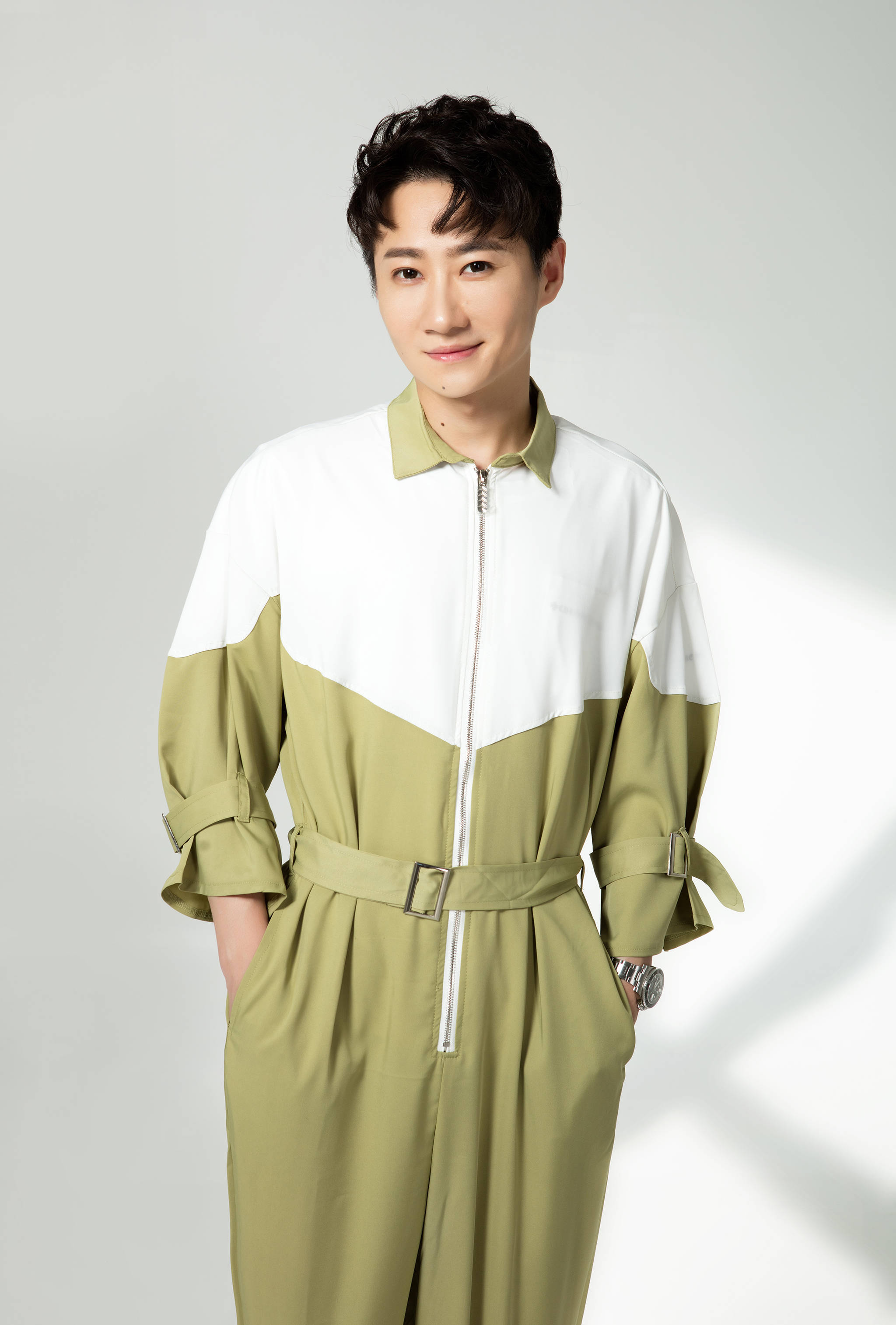 原创音乐人赵钶与演员张弛合作国风歌曲《伶人》上线 戏腔起落一曲诉