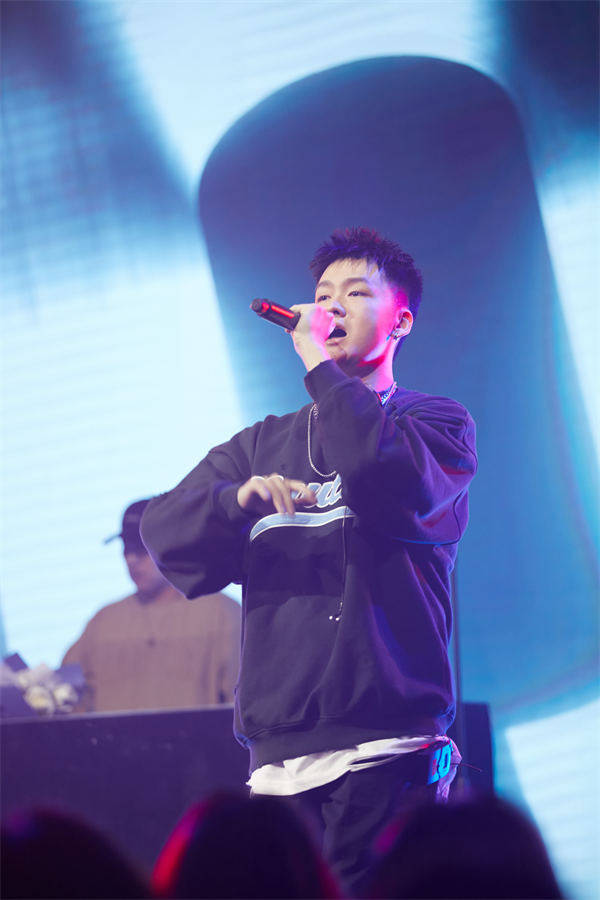 aj赖煜哲上海专场live 献唱nautica白帆品牌单曲《oh my gosh》首秀