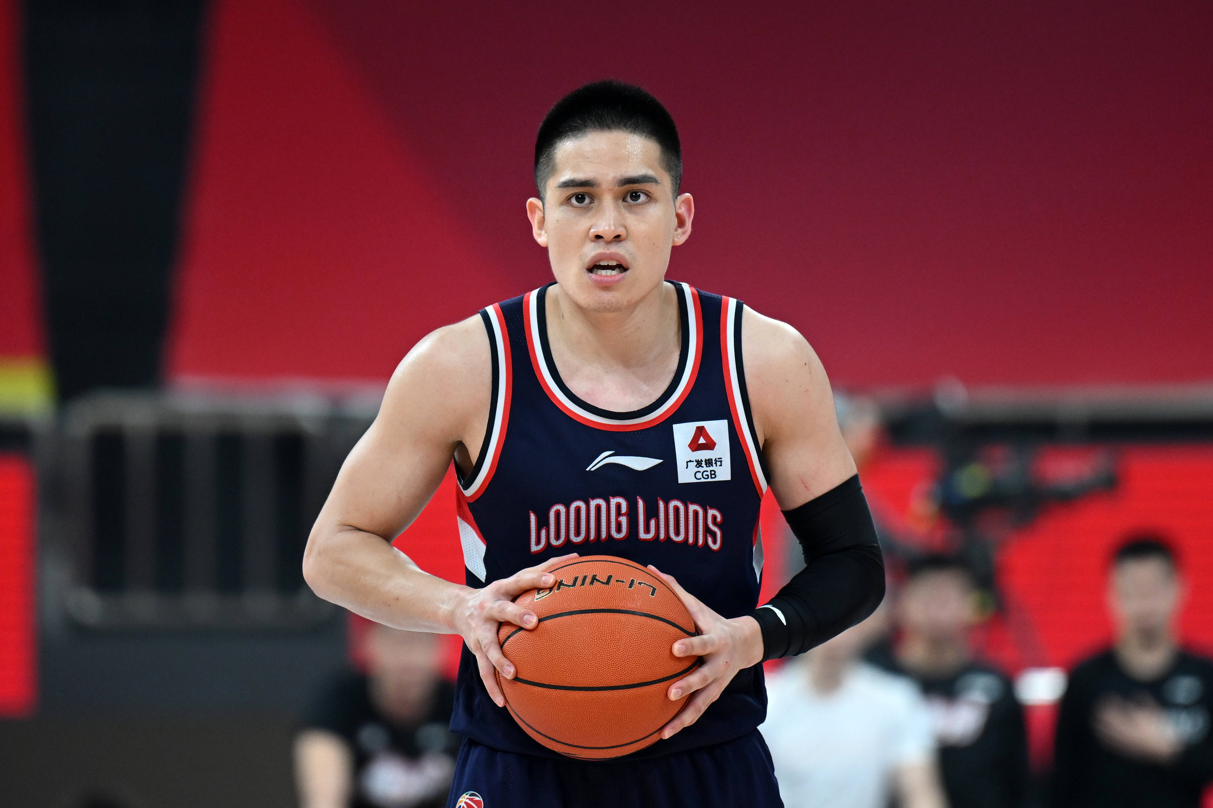 高诗岩13中1三分6中0 陈盈骏渐入佳境率队赢球_山东队_广州_篮板