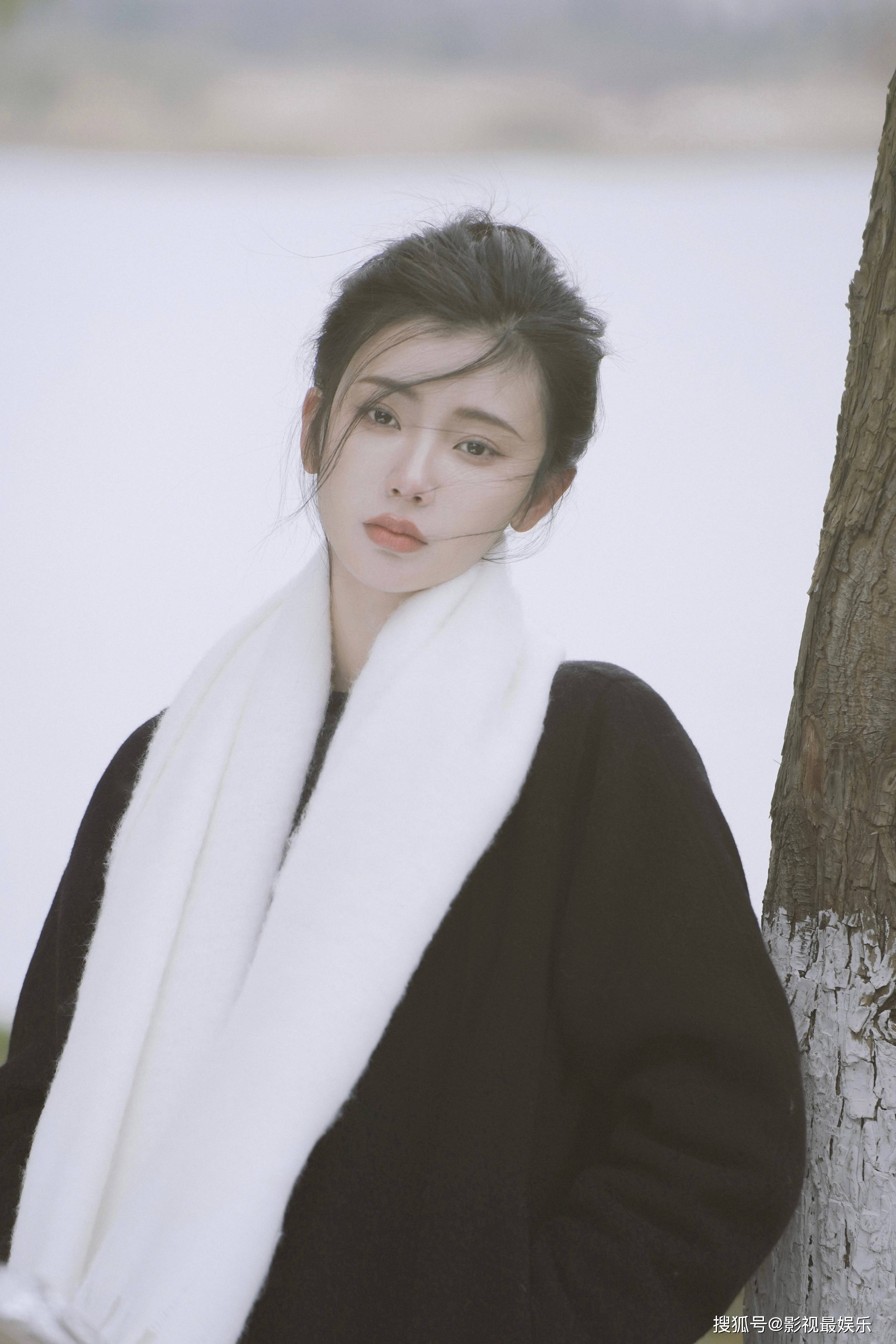 99年美女模特王星辰绝美户外写真,充满知性美-搜狐大视野-搜狐新闻