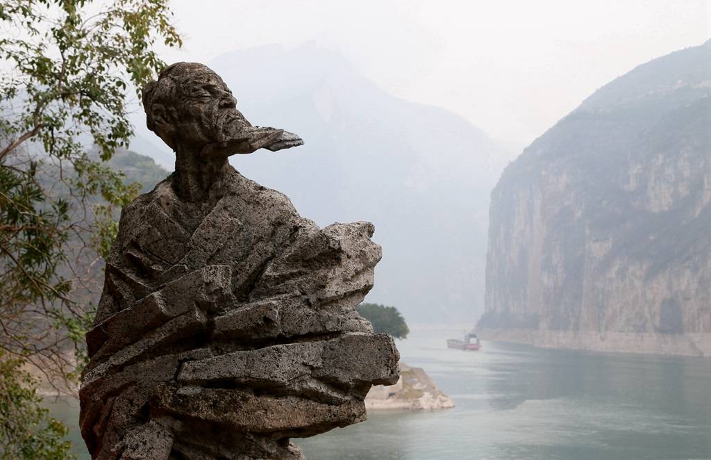 白帝城偶遇唐朝诗人刘禹锡_瞿塘峡_雕像_竹节