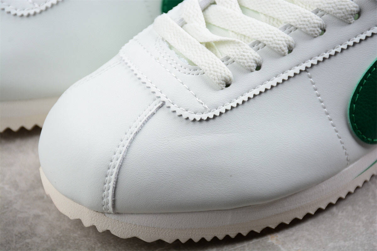 耐克阿甘 nike cortez gorge green 元年复古白绿慢跑鞋_皮革_细节