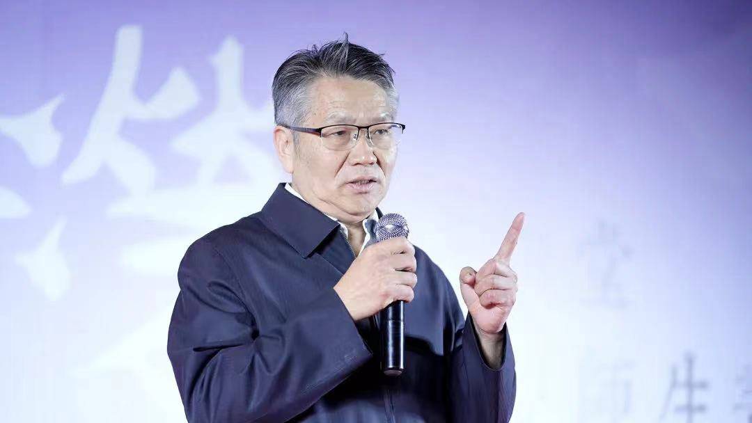 原火箭军政治工作部副主任李家勤少将致辞活动现场现场人气高涨,挤满