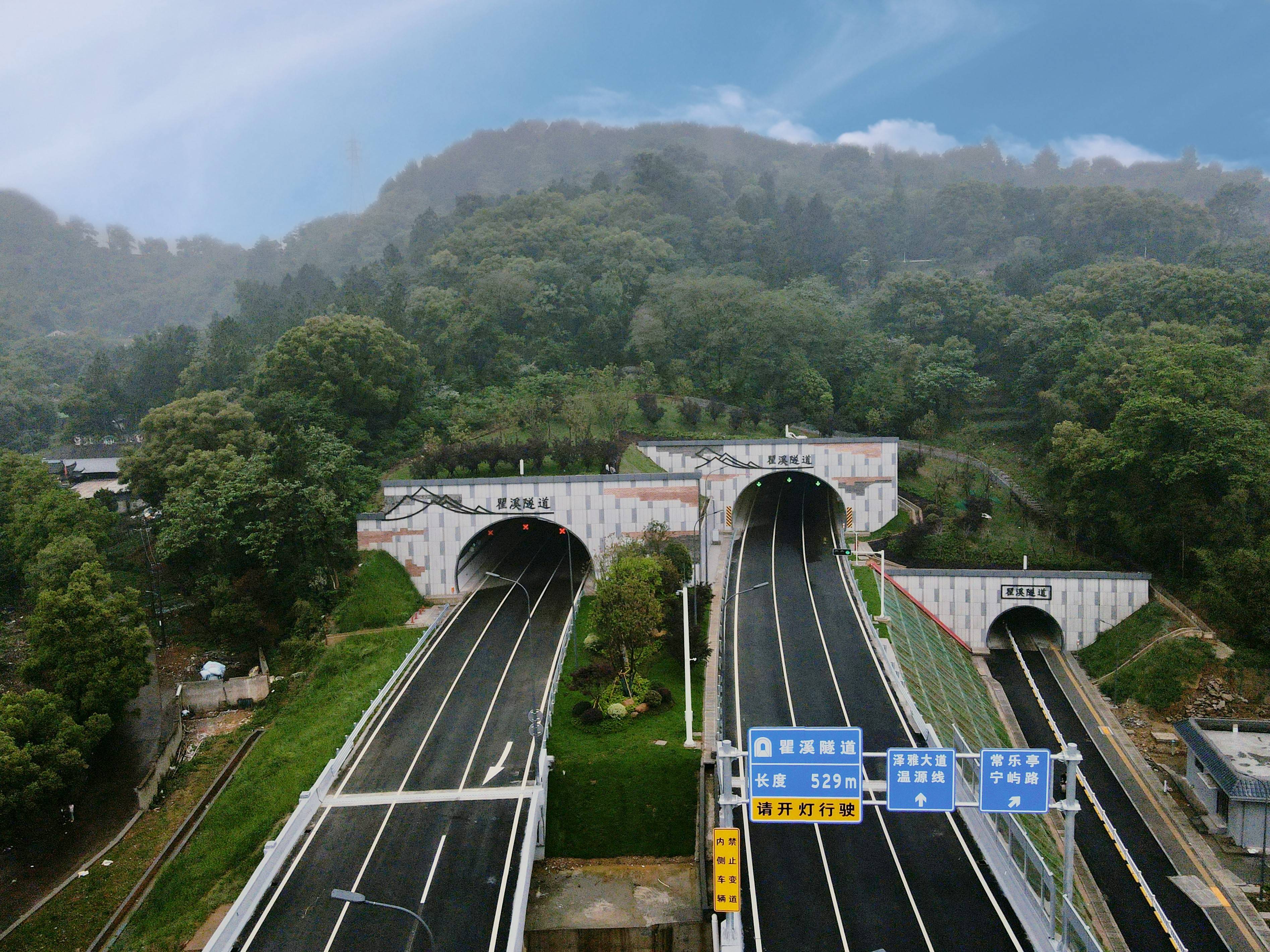 瓯海大道西延三期试通车 陶秋风/摄4月29日,温州市瓯海大道西延三期