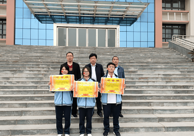 邓州市三贤高中举行迎"五一"合唱比赛_班级_精神_学子