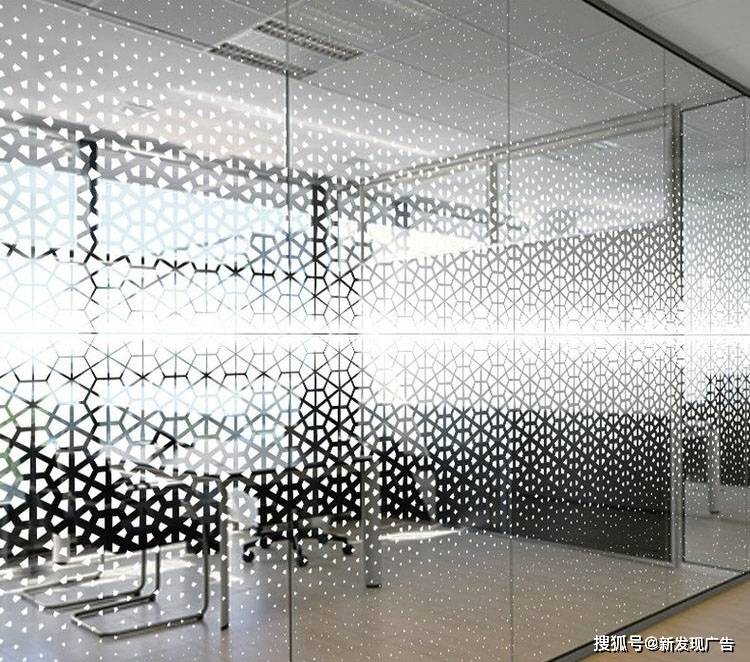 单彩白色uv打印 磨砂贴静电膜喷绘 超透异形喷画切割 批量生产_玻璃