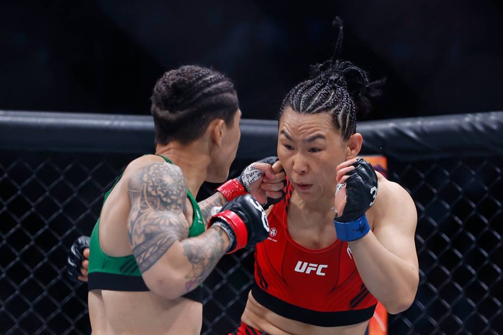 UFC闫晓楠TKO安德拉德 或挑战张伟丽上演中国德比-搜狐大视野-搜狐新闻