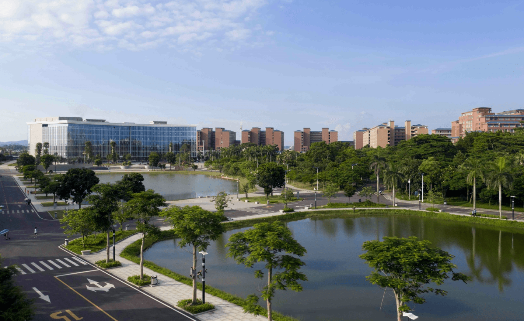 在广东文理职业学院感受园林式校园_生活_繁花_就读于