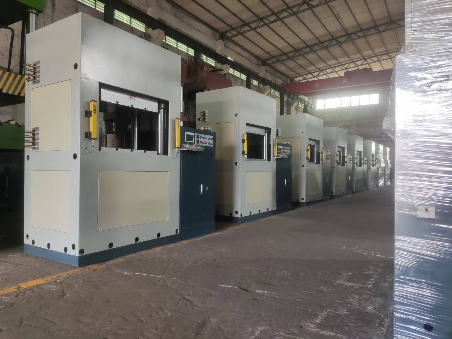 玻纤热压机厂家 玻璃纤维热压成型机生产商_工作_加压_机器