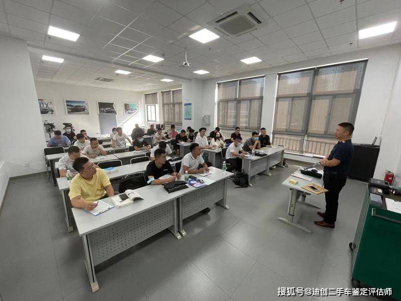 车主相互转告！6月1日起，私家车管理迎来“5大”新调整！（新规定私家车几年年检一次）