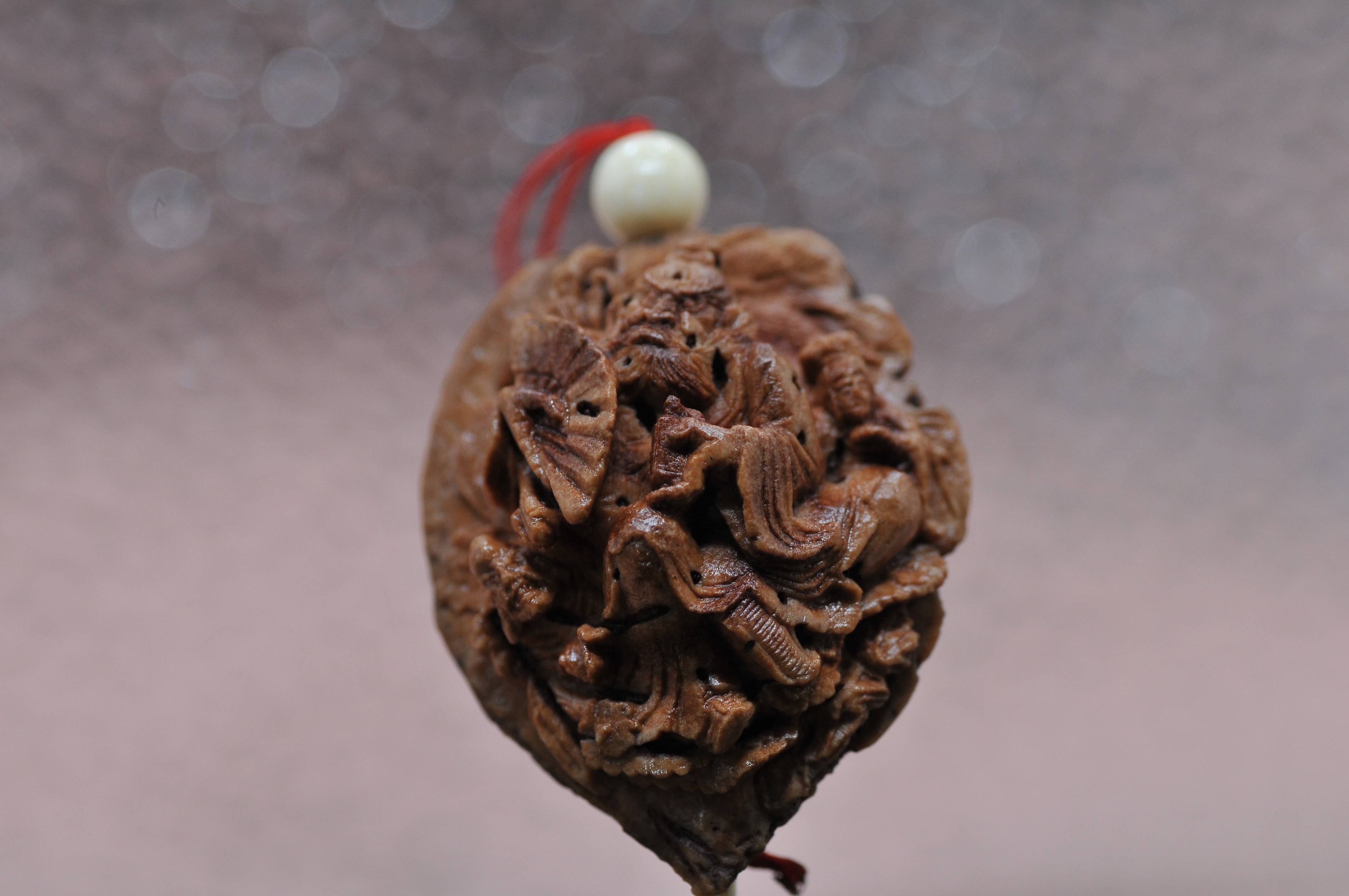 桃核雕刻大师谈栖枫(谈万海)作品-核雕的曙光-搜狐大视野-搜狐新闻