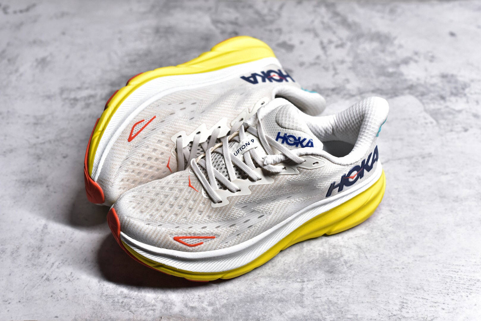 克里夫顿九代 hoka one one clifton 9 网面缓震公路跑步鞋_双脚_后跟