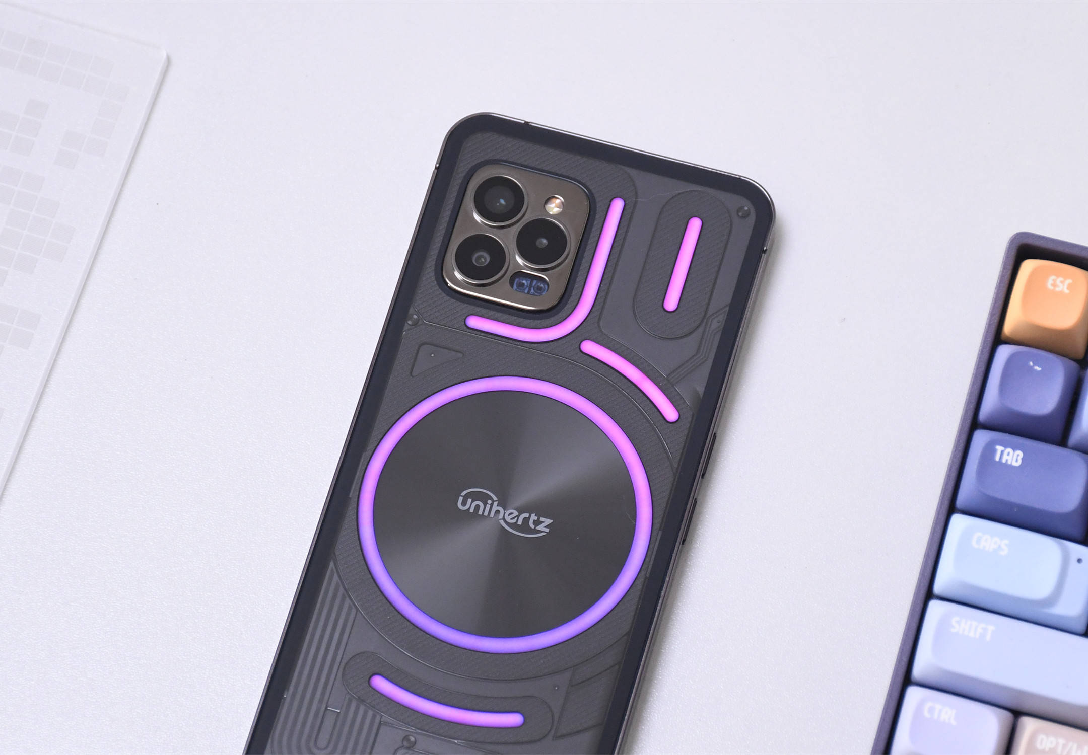 致敬曾经的"跑马灯"手机?