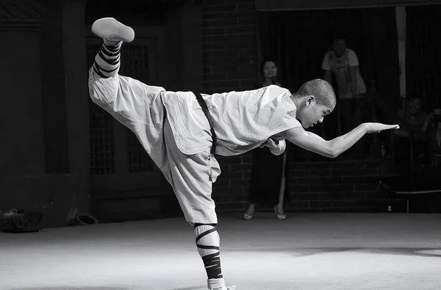 民国武圣孙禄堂:7岁丧父,63岁丧子,师从名家,并未与武士实战_太极拳