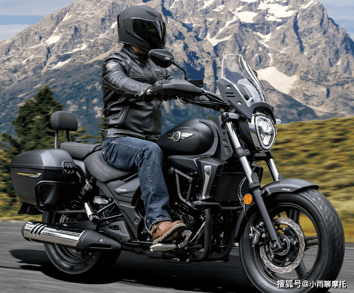 tr300实在太过于传统和保守,看起来不像是属于年轻人的巡航摩托车