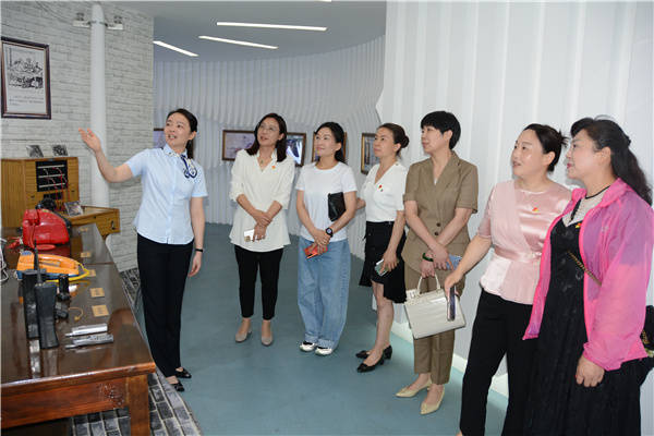 淮安女企业家商会成员参观智慧城市5G体验馆 (图1)