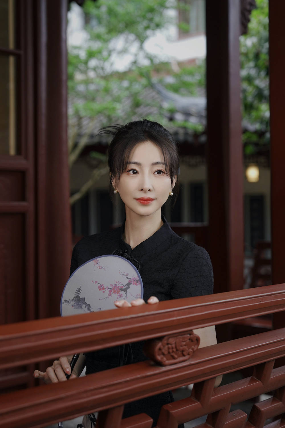 演员林静系列新中式大片曝光 多维展现古典东方美_旗袍_电视剧_观众