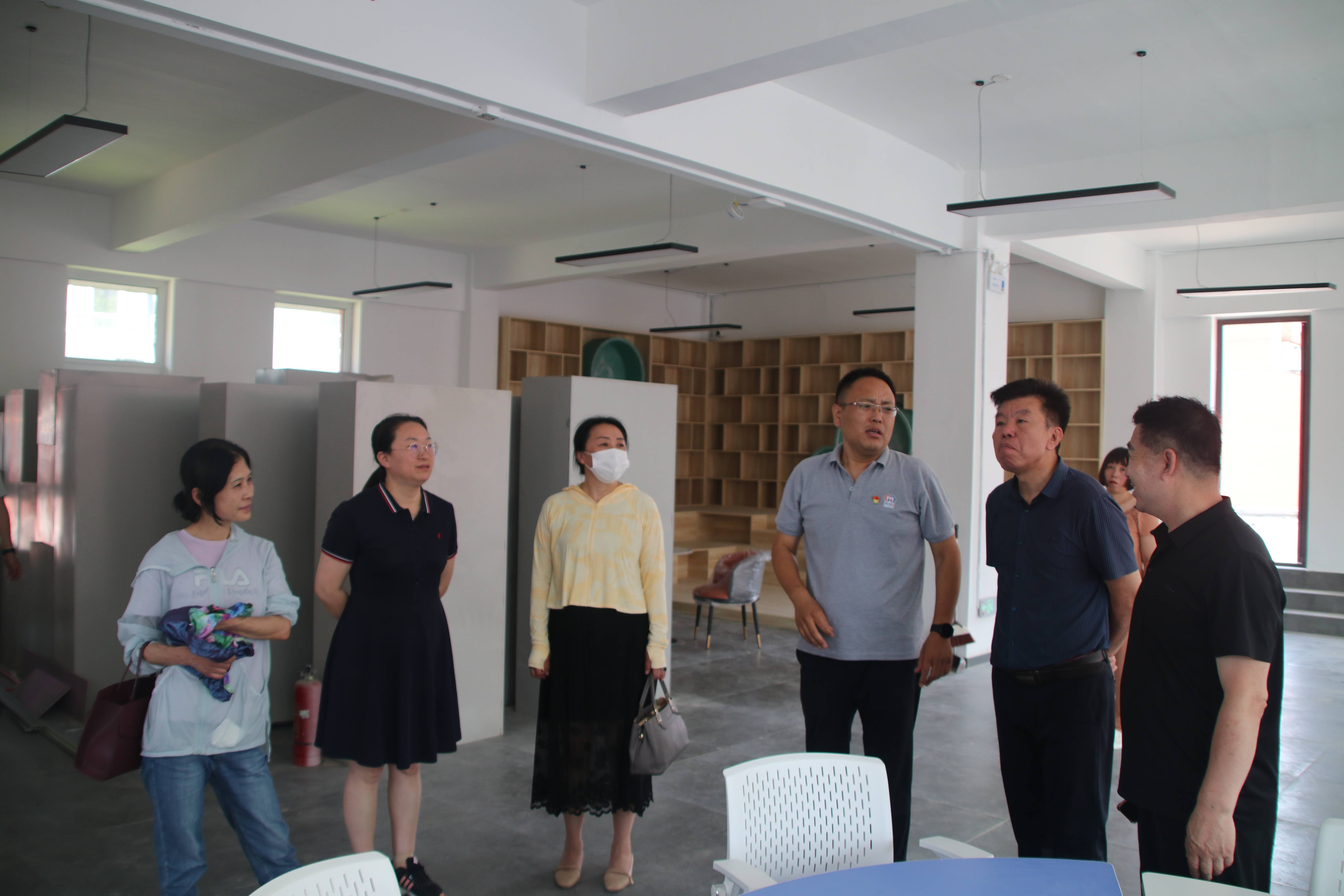 沈北新区教育局调研组赴正良道义财落调研幸福教育课堂