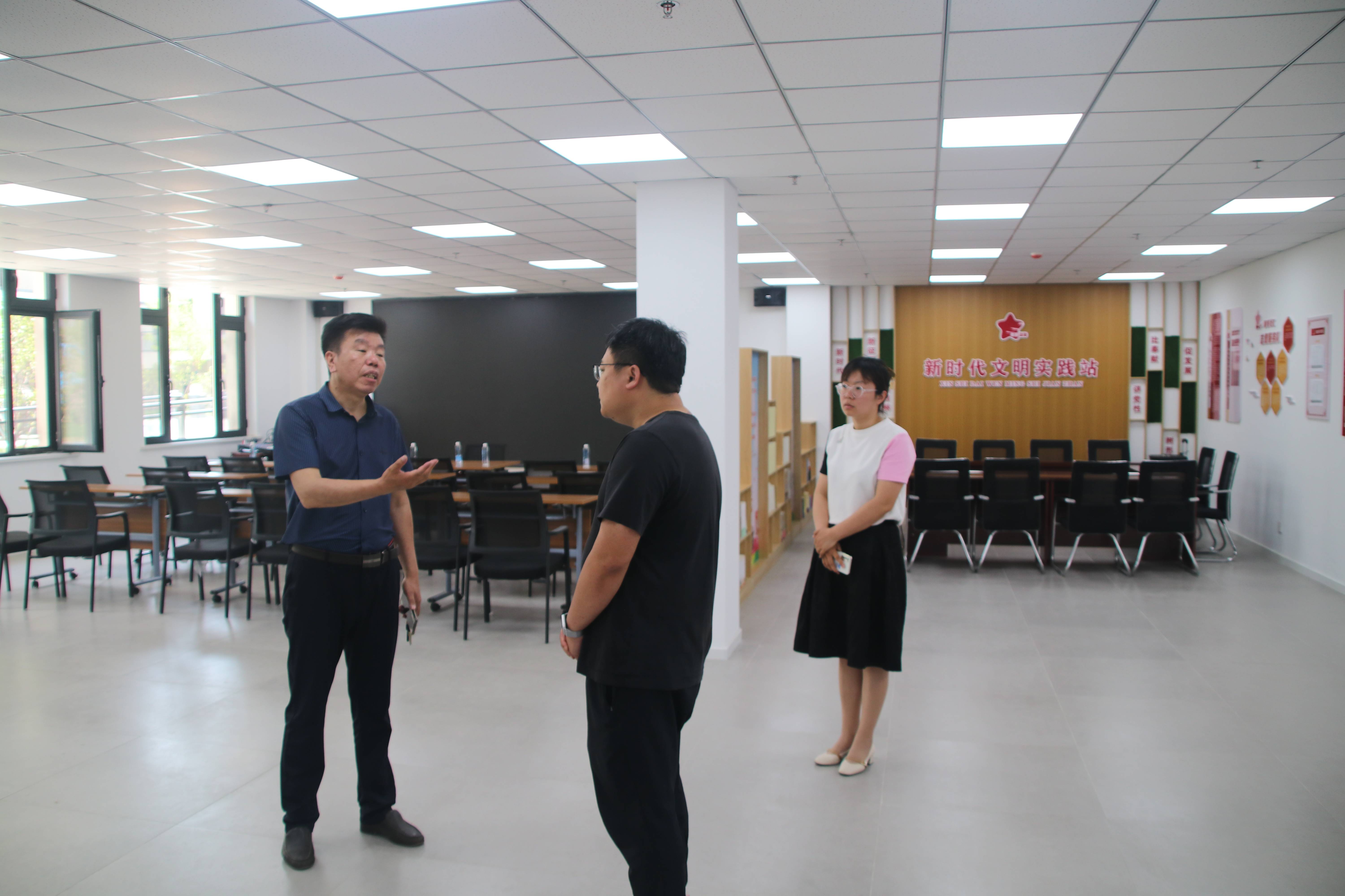 沈北新区教育局调研组赴正良道义财落调研幸福教育课堂