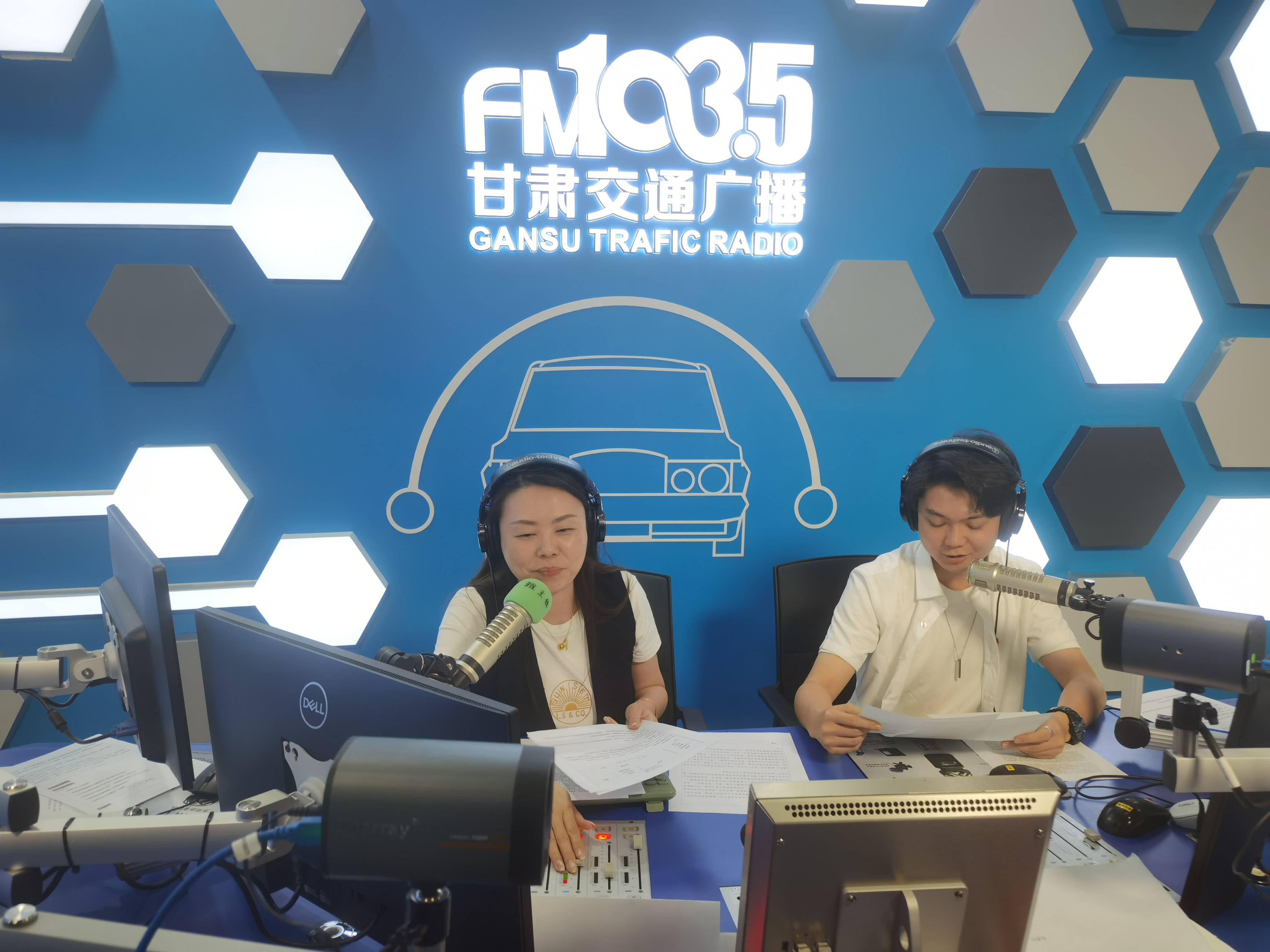 民航甘肃空管分局依托甘肃交通广播电台开展安全生产专题宣传活动