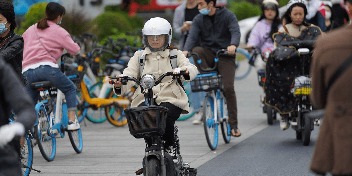 广州电动自行车限行引发热议:城市管理与民众需求哪个重要