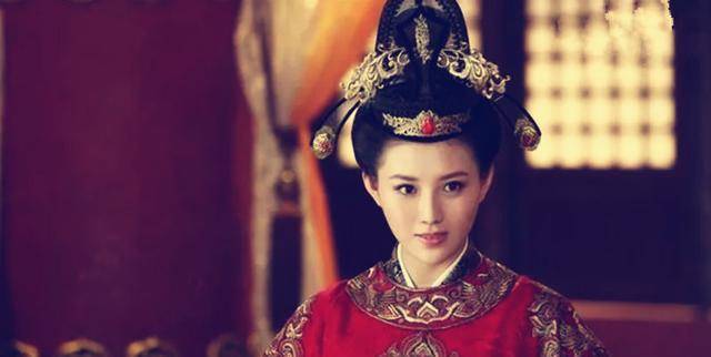 虽然说上官婉儿在武则天时期逃过一劫,但是其在唐中宗时期,她与韦后