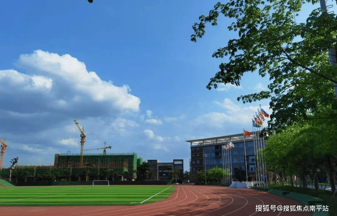 海地春天:十五年一贯制全日制寄宿学校◆类型:北京外国语大学附属海南