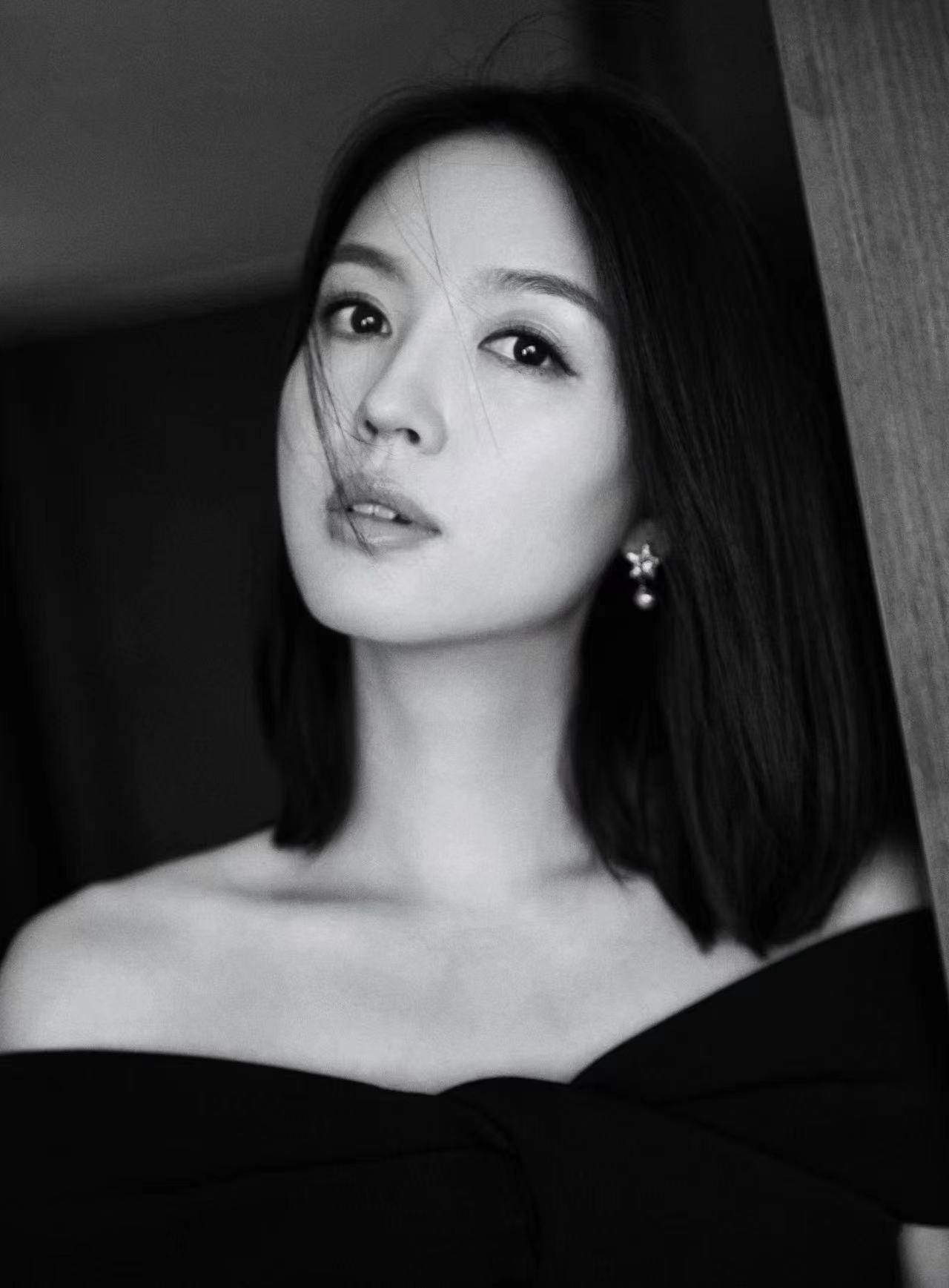 大气明媚,优雅永不过时 | 张梓琳_黑色_度假_活动