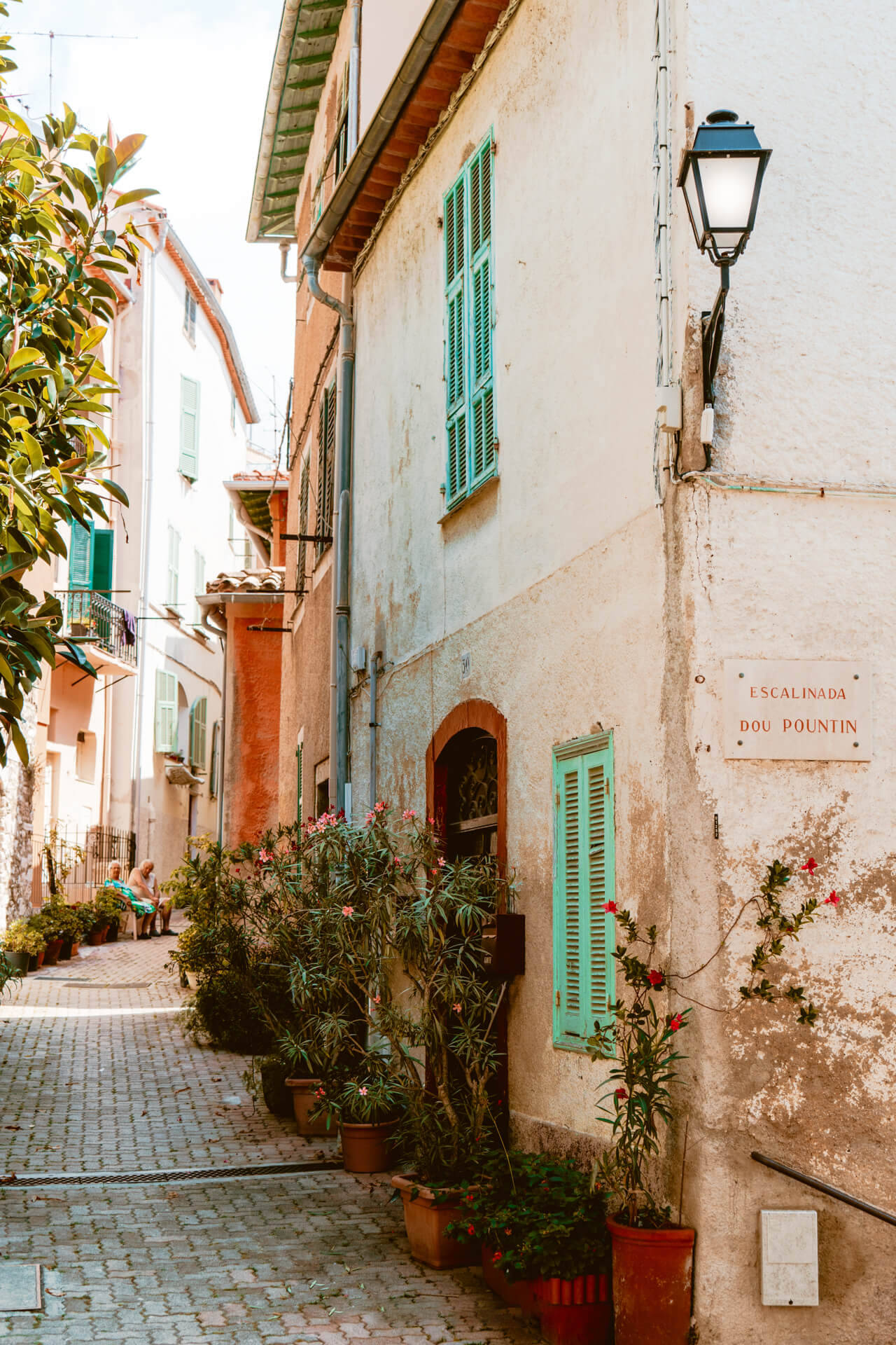 滨海自由城:参观法国南部最多彩的小镇_老城区_世纪_海滩