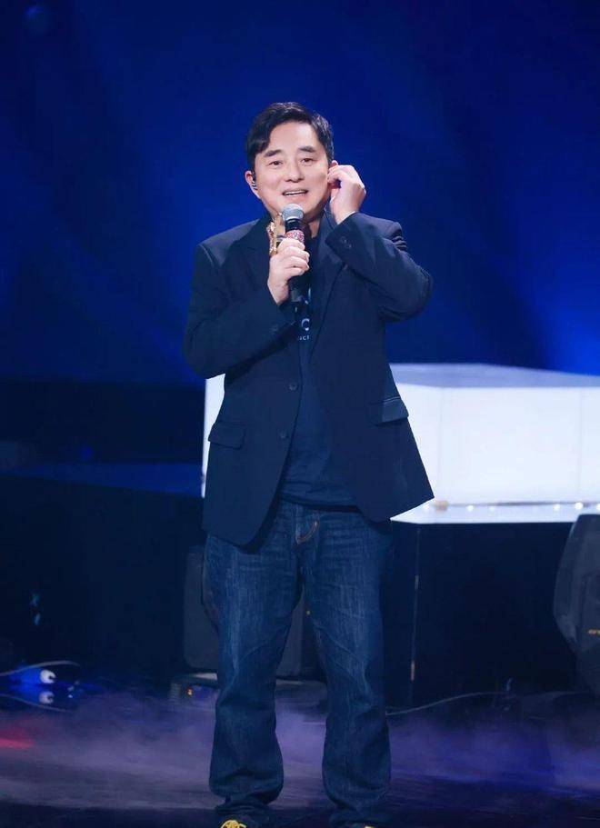 com演艺经历1984年,10月29日,与梁朝伟,张曼玉,刘青云联袂主演的警匪