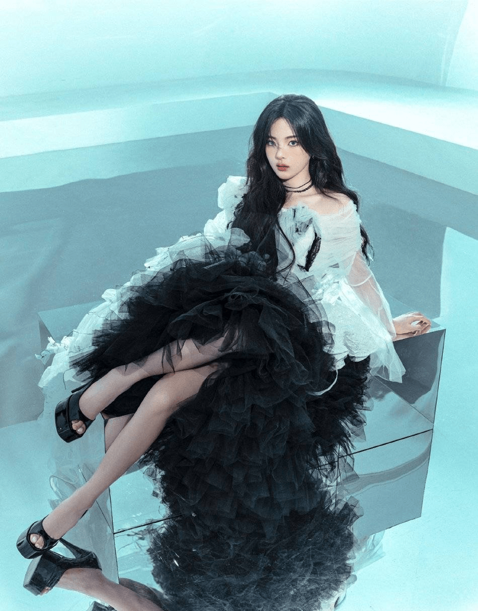 杨超越25岁生日写真曝光!