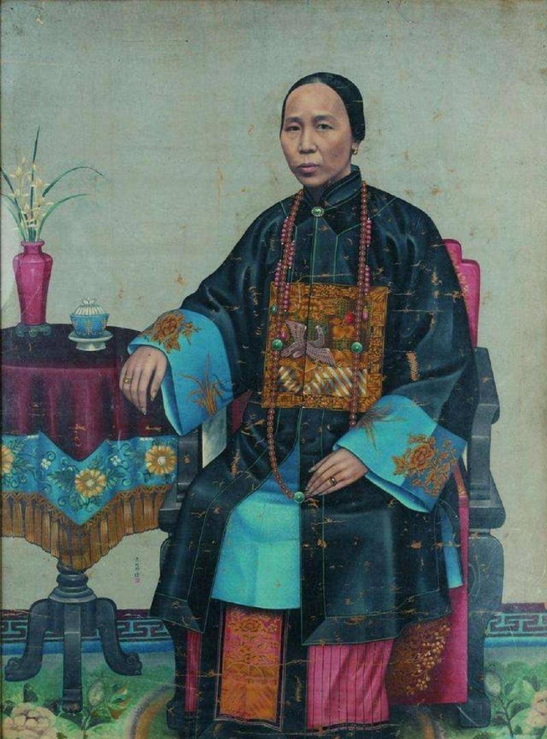 12年后,张保仔病死,郑一嫂带着自己与张保仔的儿子定居澳门,开设了