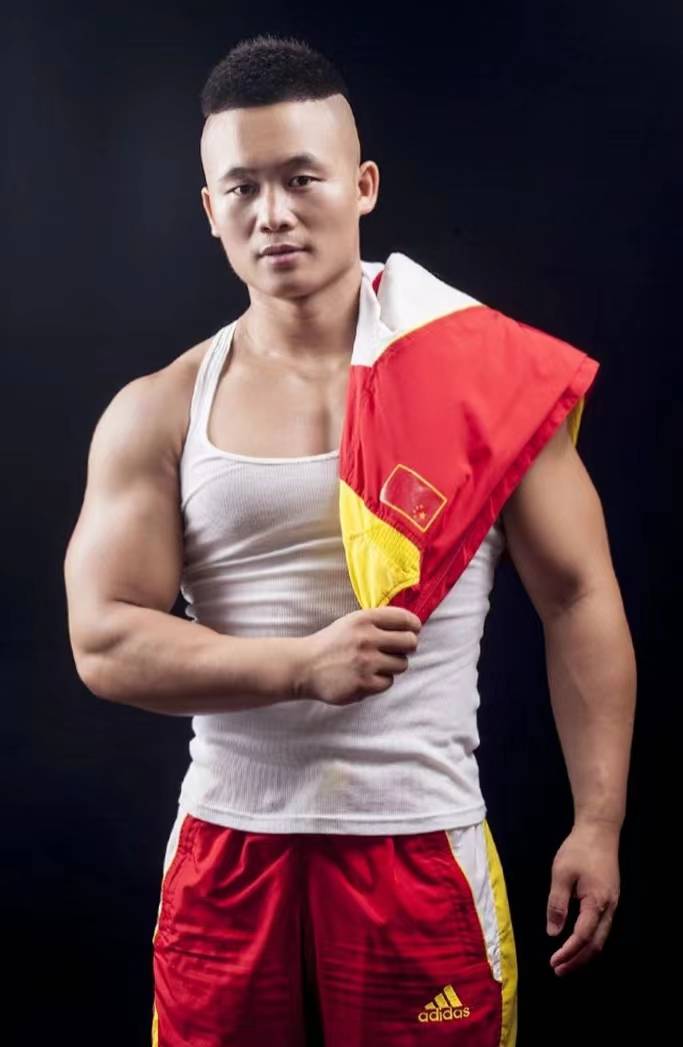 文武兼修,德才兼备,许多人都这样评价雷亚争,多年来