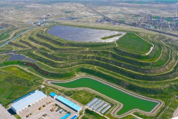 全国最大的露天矿排土场光伏项目并网发电_胜利_能源_绿色