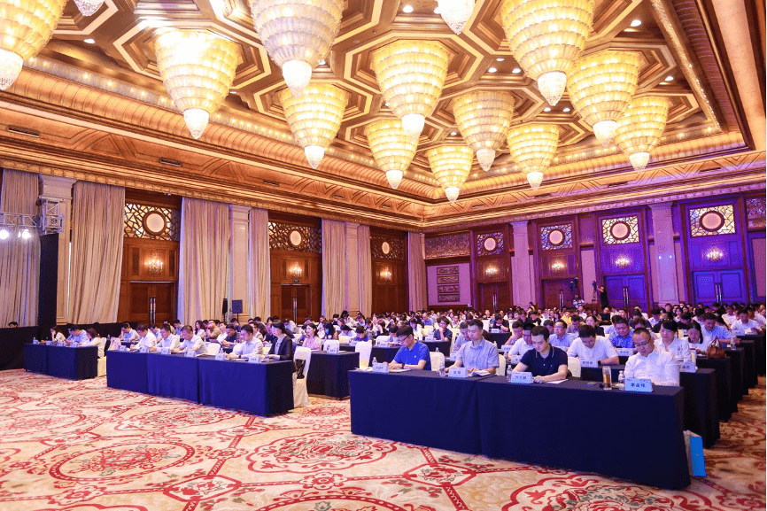 胡浩中参会并致辞,中国银联首席产品官丁林润出席本次会议并发表讲话