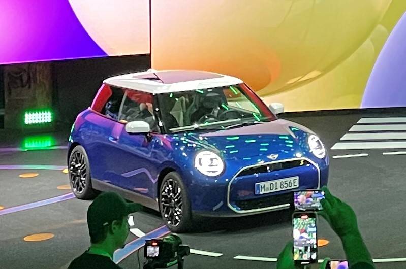 传承经典并开启电动化未来 全新电动MINI Cooper正式全球首发_搜狐汽车_搜狐网