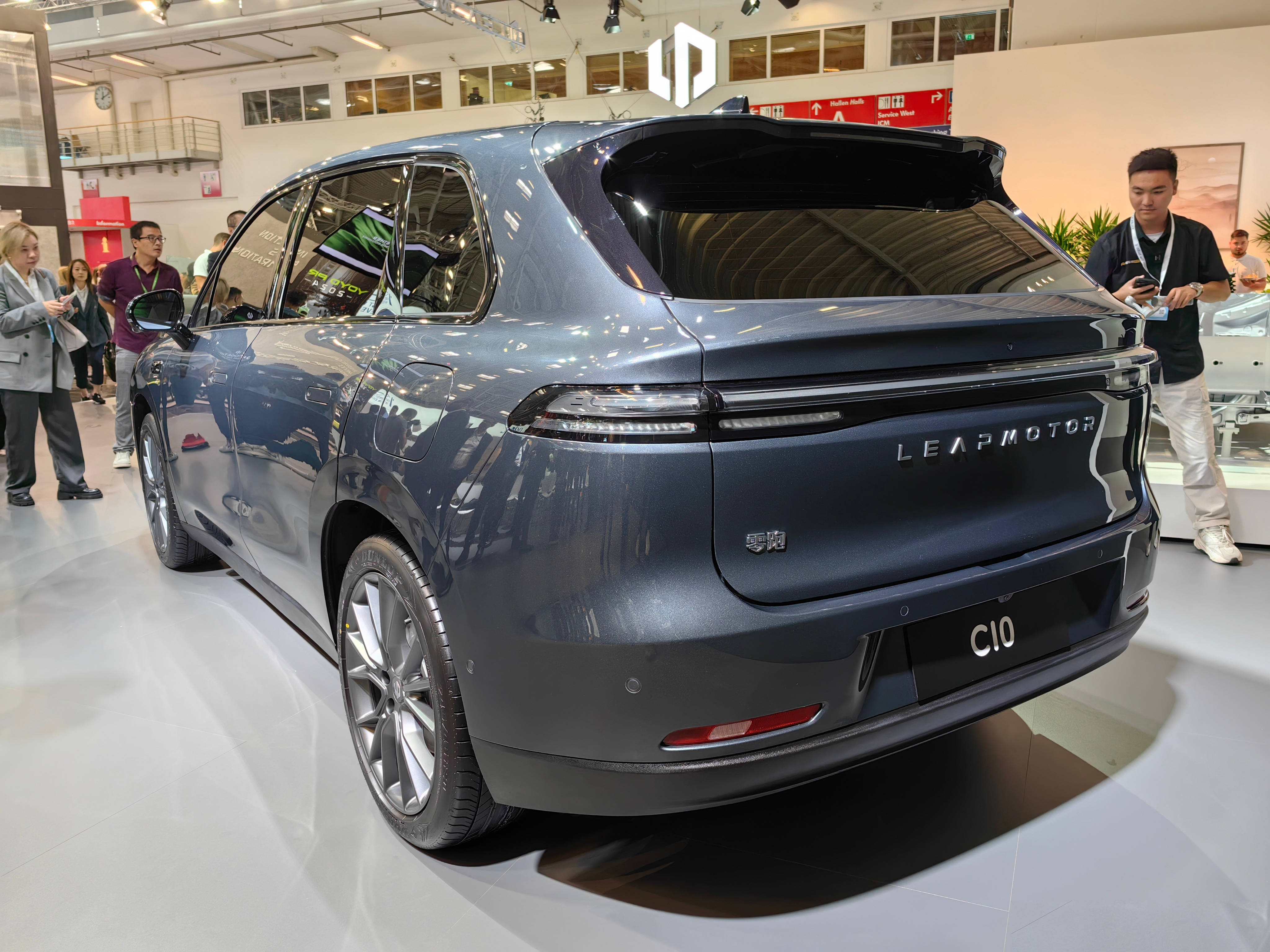 新能源新一代卷王-零跑c10亮相!