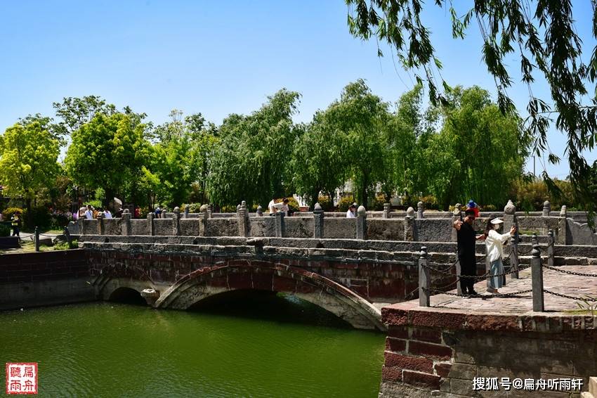 走进"天下第一桥——小商桥"景区