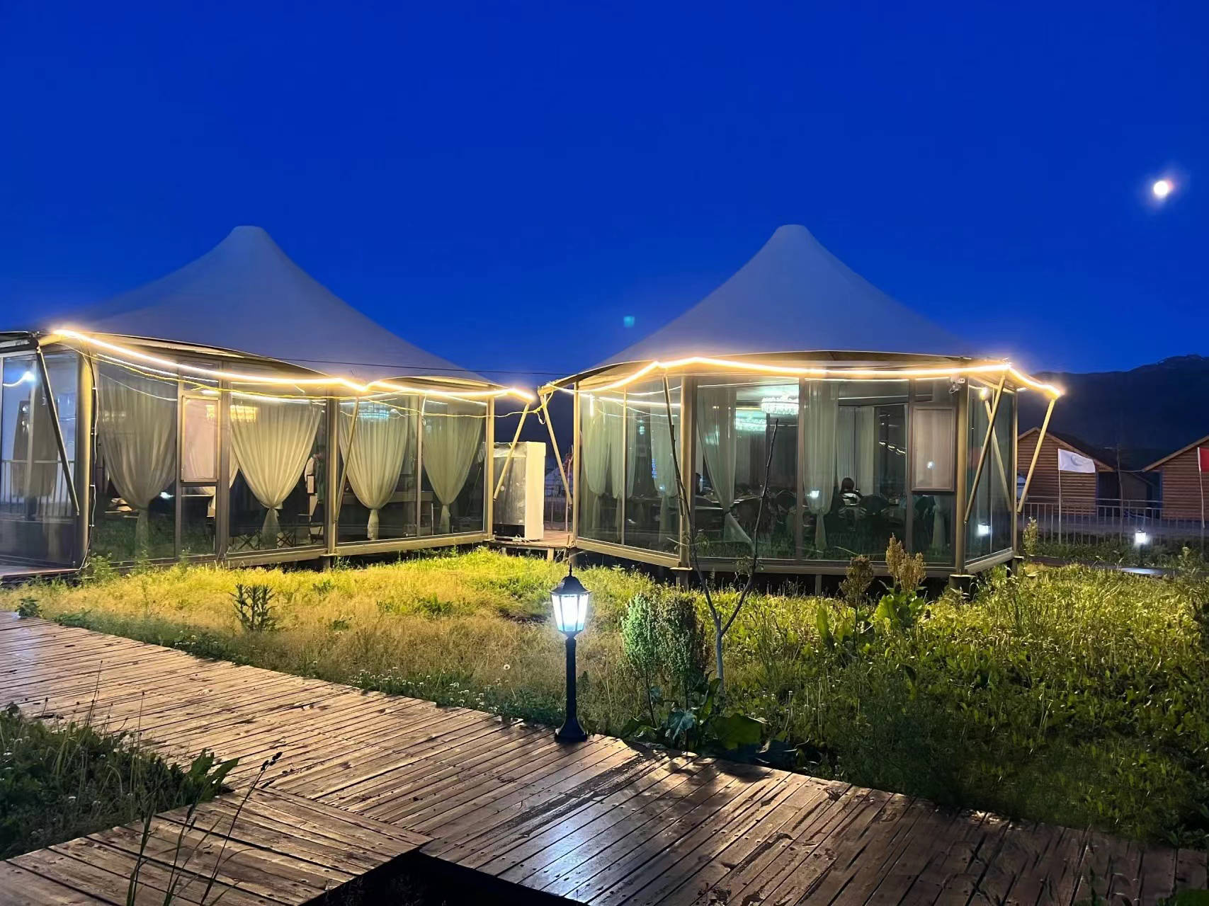 孟克特草原:打卡草原民宿,解锁度假休闲新模式