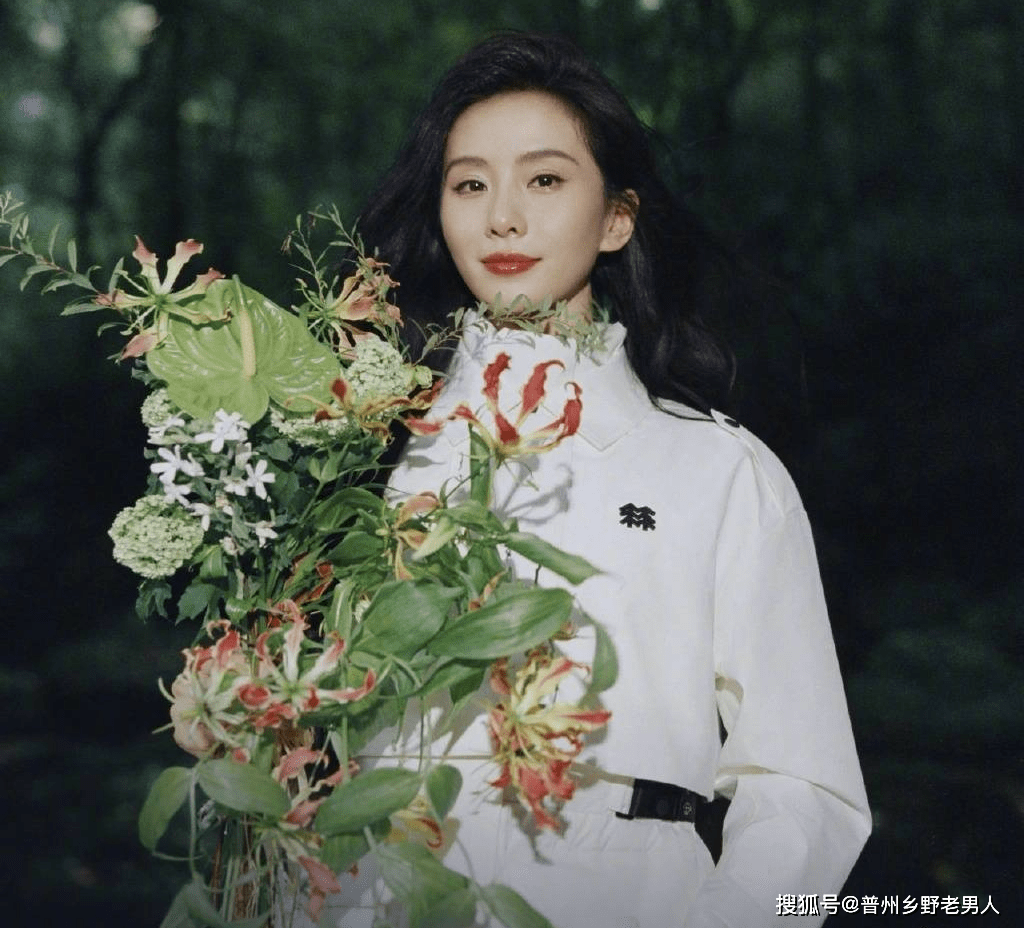 据悉,刘诗诗接受了某杂志的专访,谈到了自己的职业生涯和个人生活.