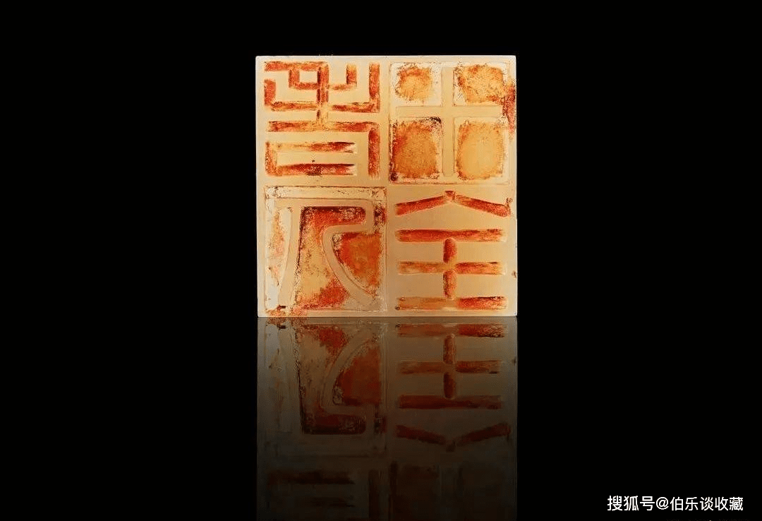 1278万！不愧是乾隆御窑「青花抱月瓶」，堪比“金砖”！_搜狐网