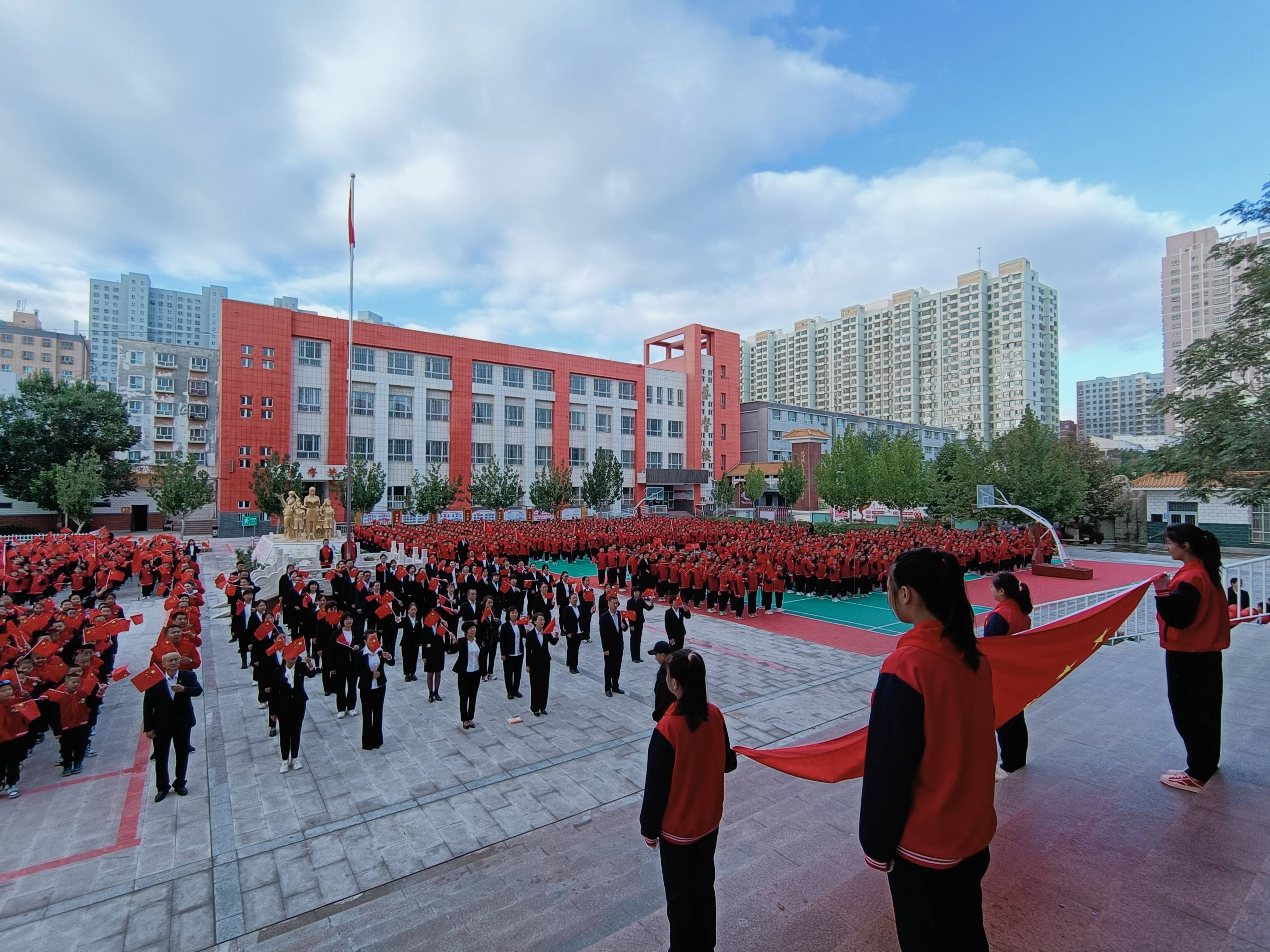 新疆焉耆:同升一面旗 同唱一首歌 同爱一个国_祖国_全体师生_国旗